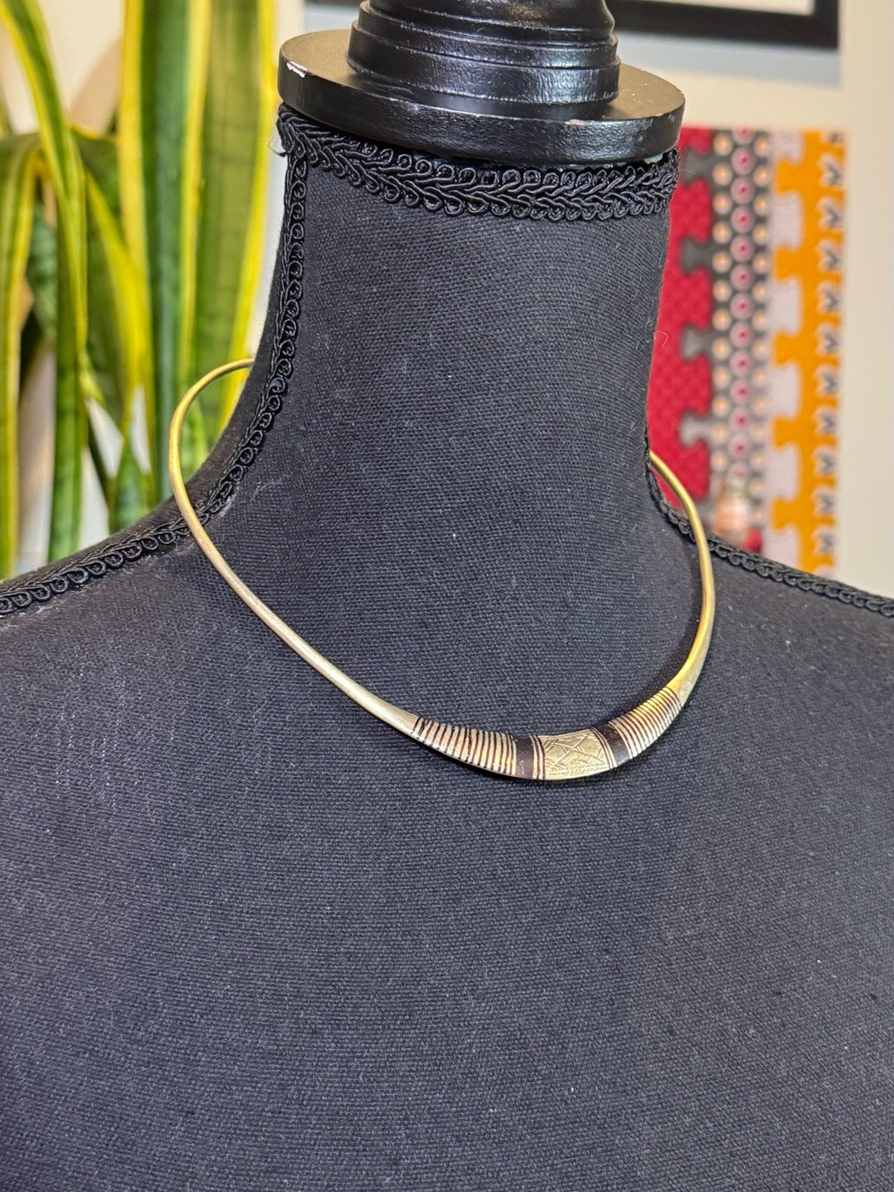 Tuareg engraved torque collar necklace
handcrafted in North African.
